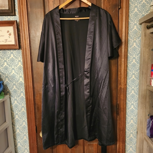 Jennifer Lopez XL Black Sleepware Robe - Picture 8 of 8